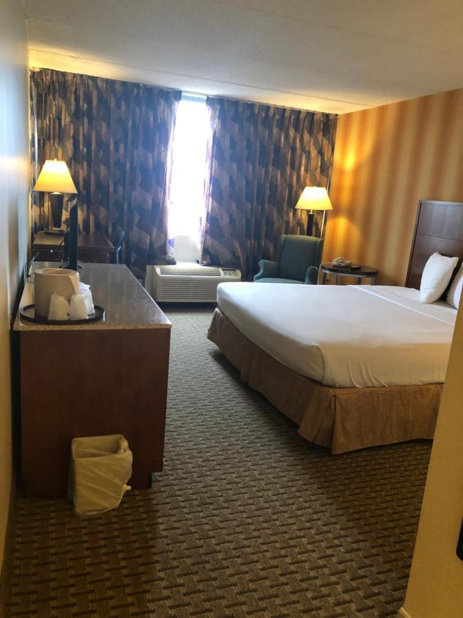 E Hotel Banquet & Conference Center Edison Ngoại thất bức ảnh